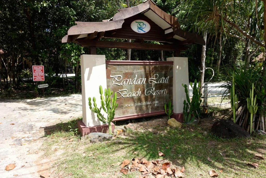 Eingangsschild vom Pandan Laut Beach Resort