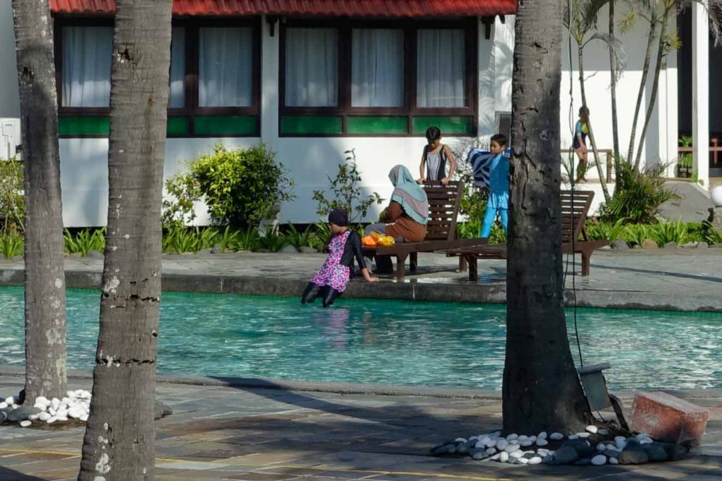 Poolbekleidung