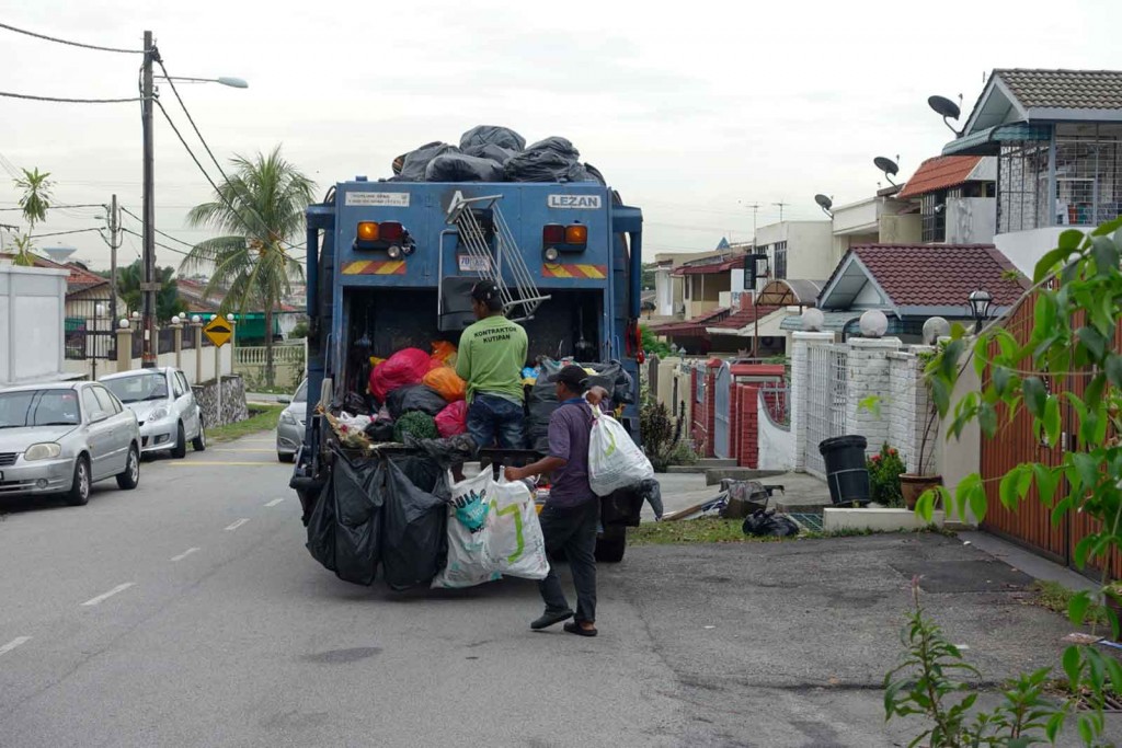 Müllauto in KL
