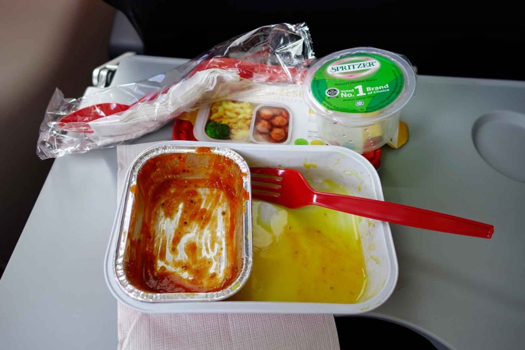 Mac and Cheese bei AirAsia – der Müll danach