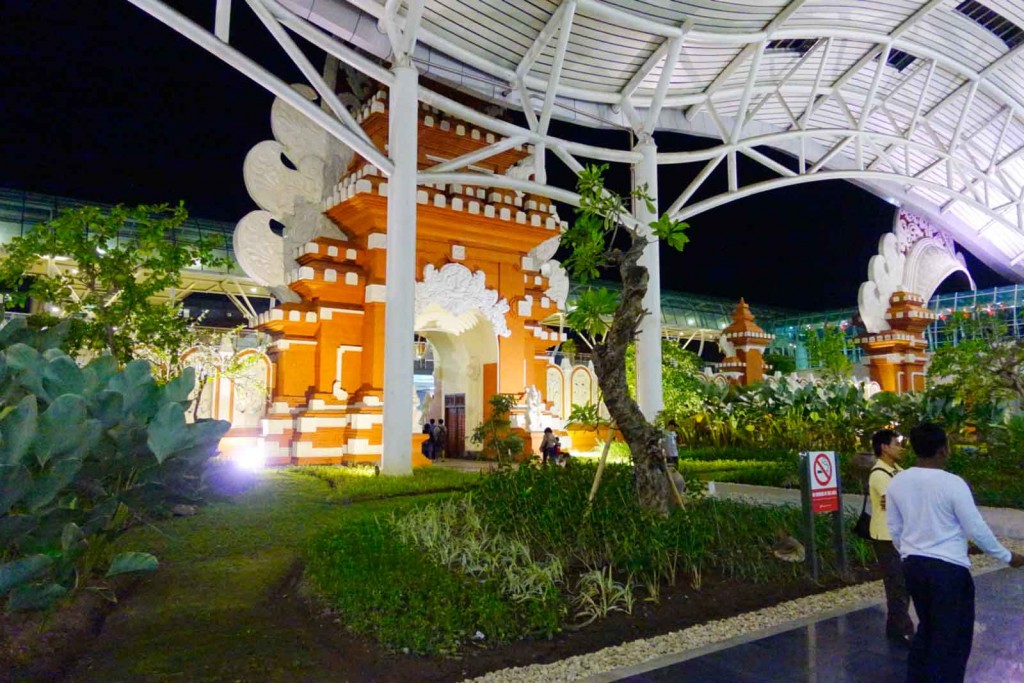 Flughafenverzierung in Denpasar