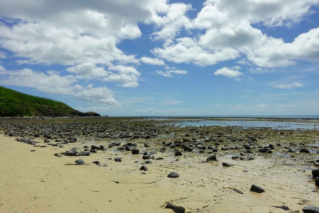 „Honeymoon Beach“ bei Ebbe